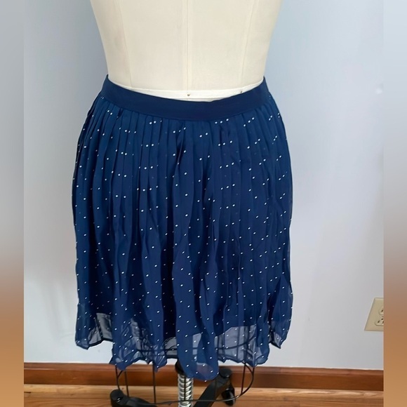 Uniqlo Pleated Navy with White Polka Dot Mini Skirt- Size M- 28-29 Waist - Picture 4 of 5